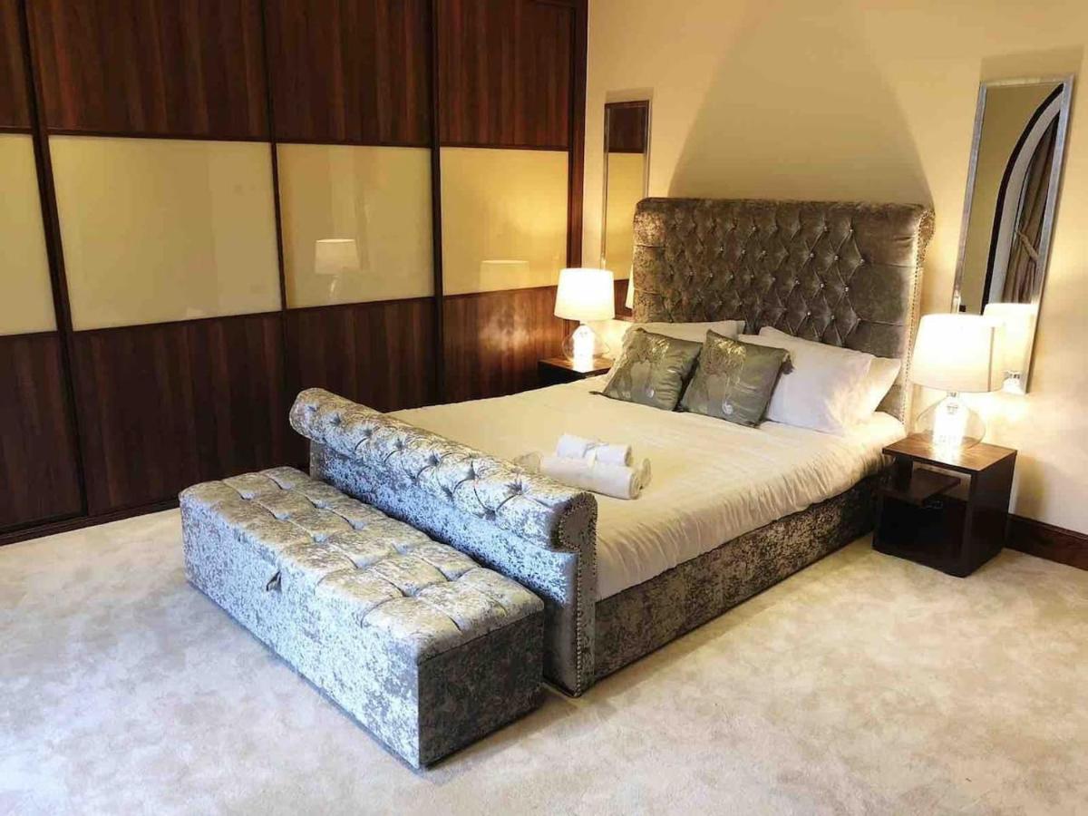 Beautiful 4-Bed Villa In กลาสโกว์ ภายนอก รูปภาพ