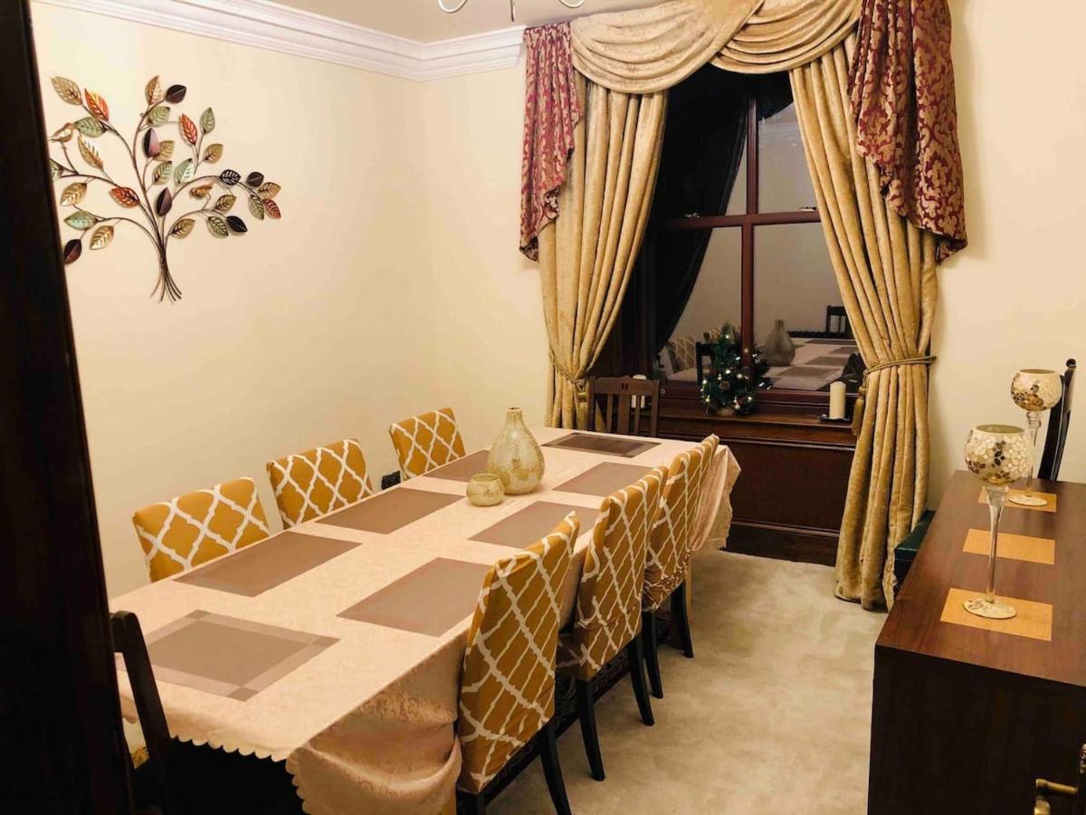 Beautiful 4-Bed Villa In กลาสโกว์ ภายนอก รูปภาพ
