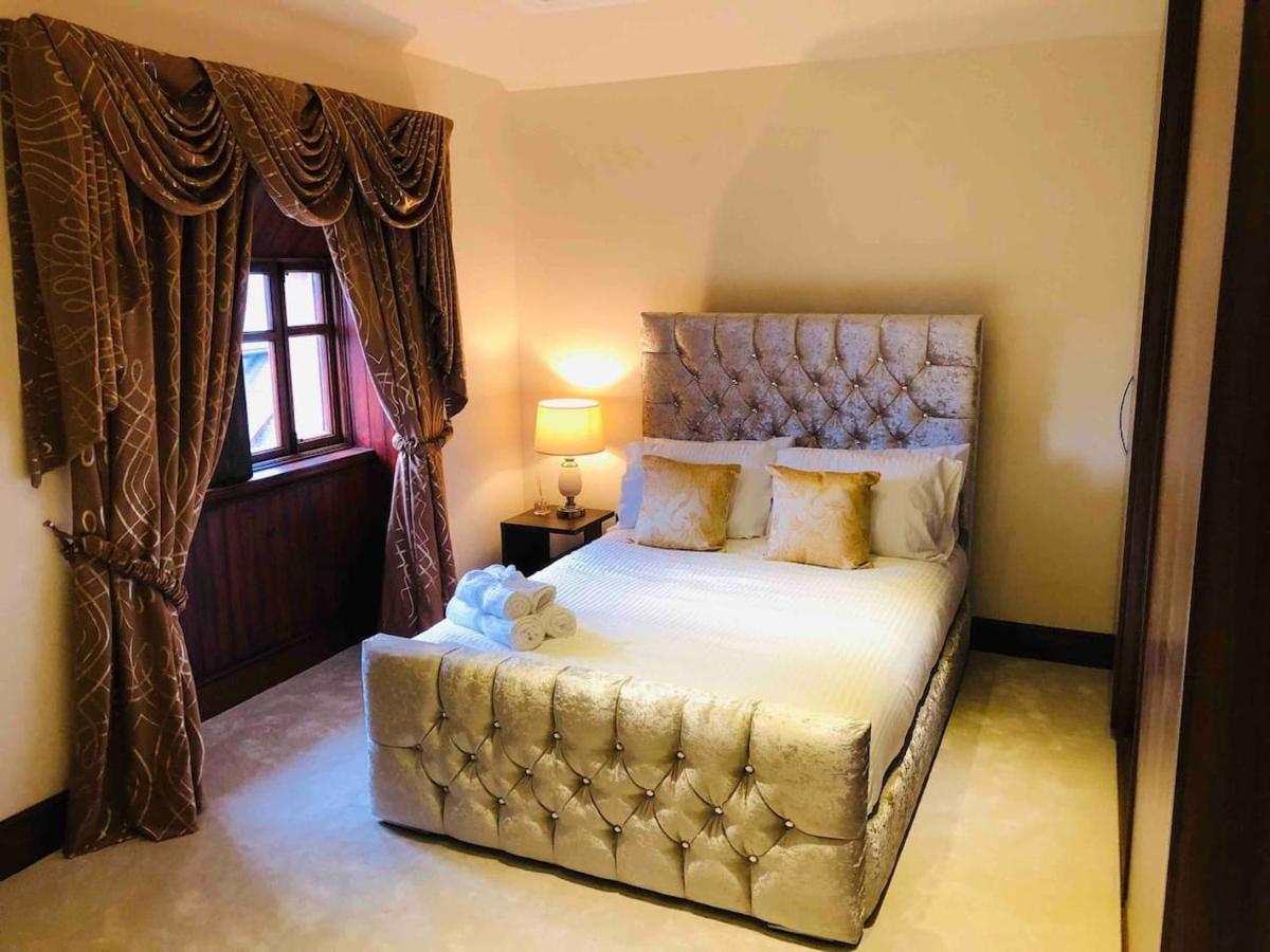 Beautiful 4-Bed Villa In กลาสโกว์ ภายนอก รูปภาพ
